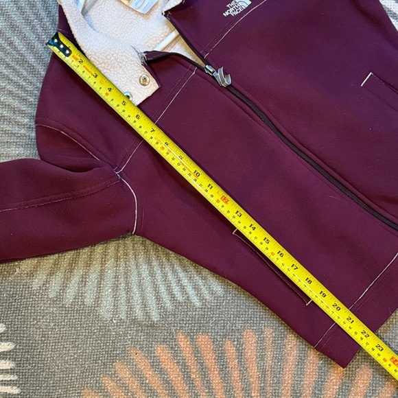 The North Face Plum Fleece-Lined Bomber Jacket - Picture 9 of 10